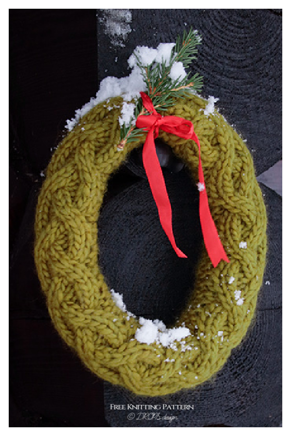 Woolen Christmas Wreath Free Knitting Pattern