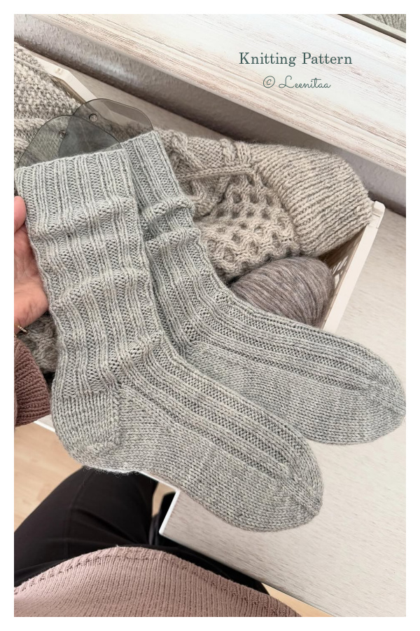Ribbed Sunday Socks Knitting Pattern